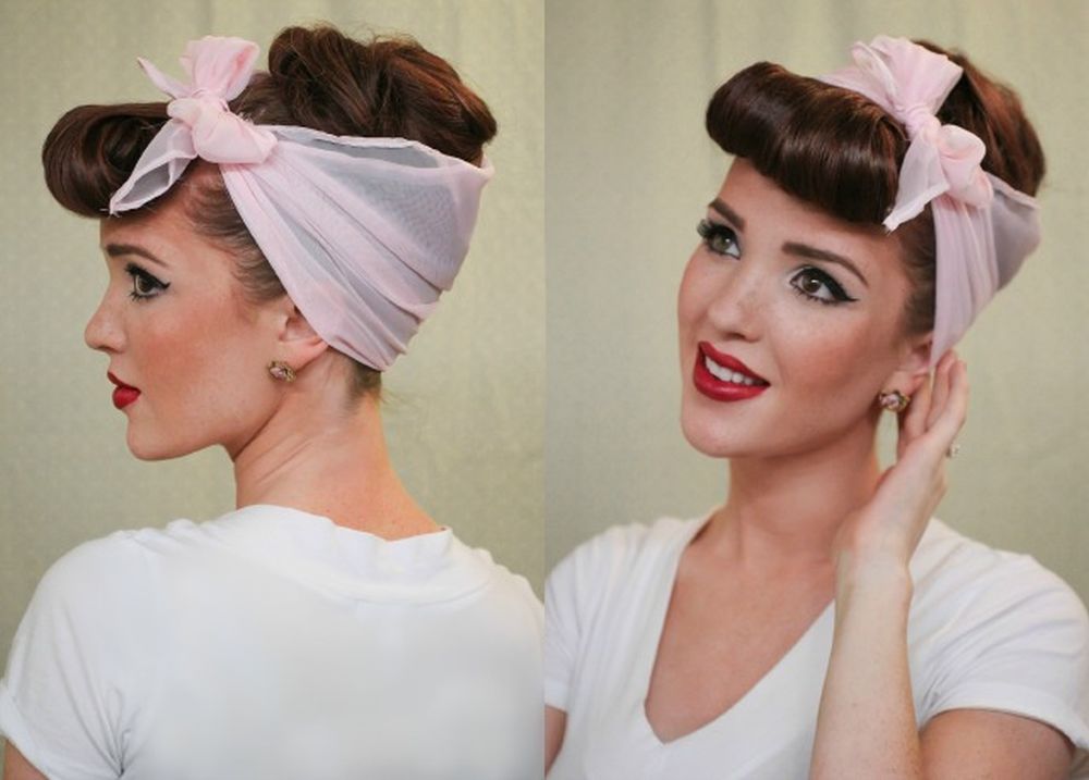 coiffure-annees-50-bandeau-grand-boucles-femme